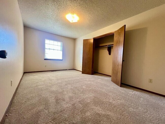 Building Photo - 1329 NE 20th Pl