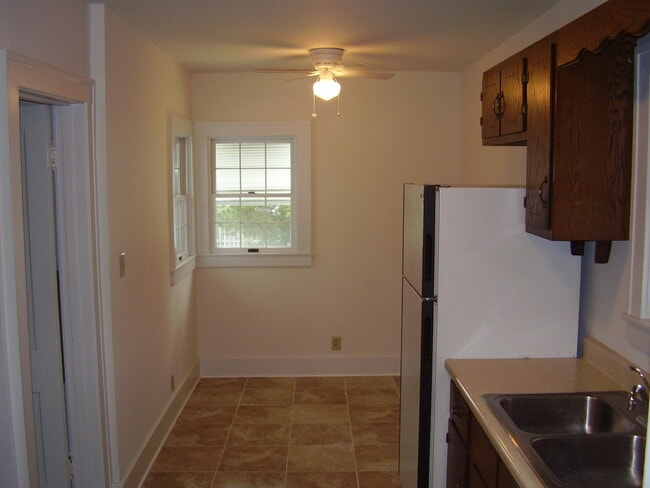 Building Photo - Great Location close to Clark Park!