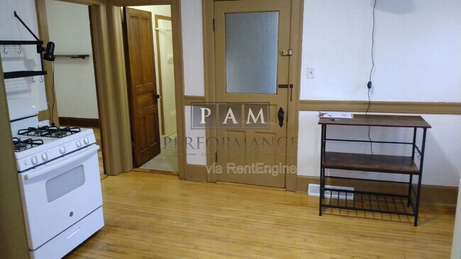 Building Photo - 902 E Chambers St