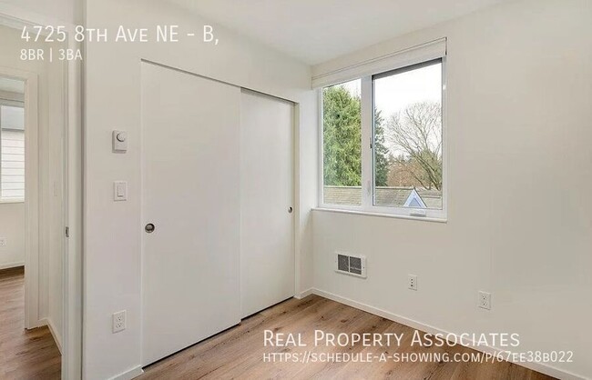 Building Photo - Spacious Modern Townhome in UD!! **Availab...