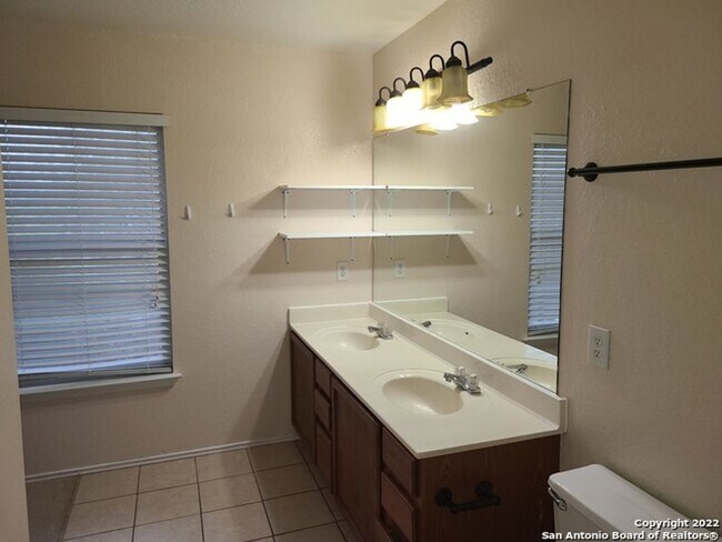Building Photo - 3 Bedroom with Game Room!