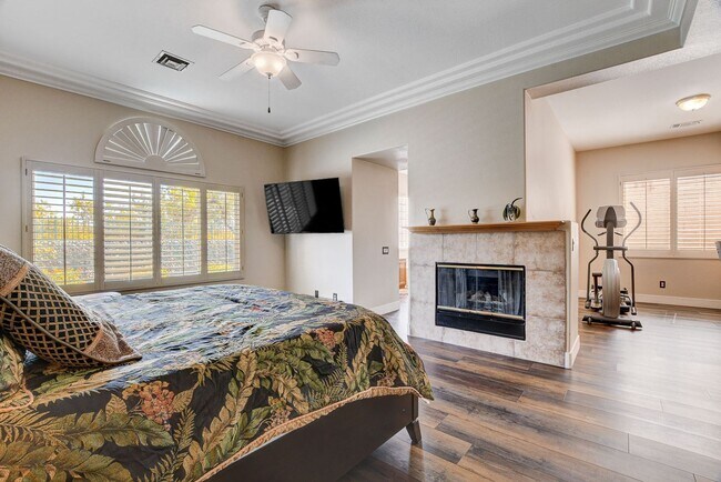 Building Photo - QUALITY FULLY FURNISHED SEVEN HILLS HOME WITH A PRIVATE POOL AND SPA