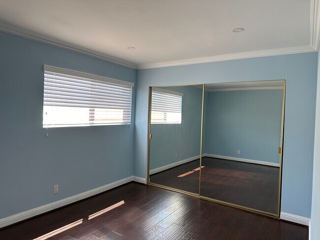 Building Photo - 18550 Hatteras St