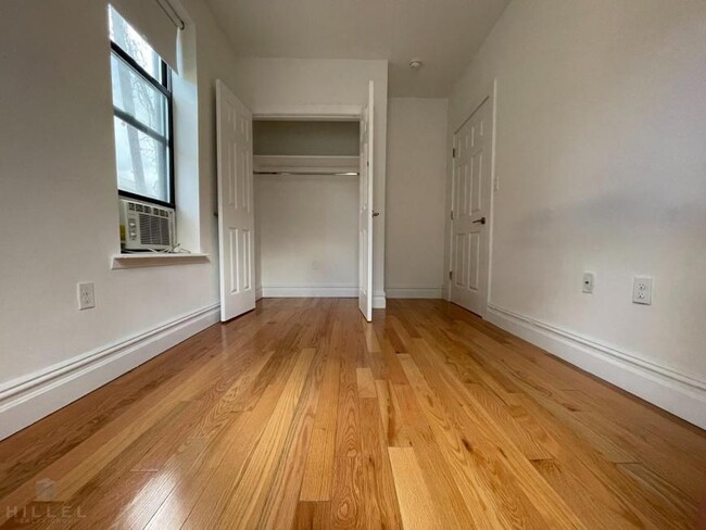 Building Photo - 2 bedroom in ASTORIA NY 11105