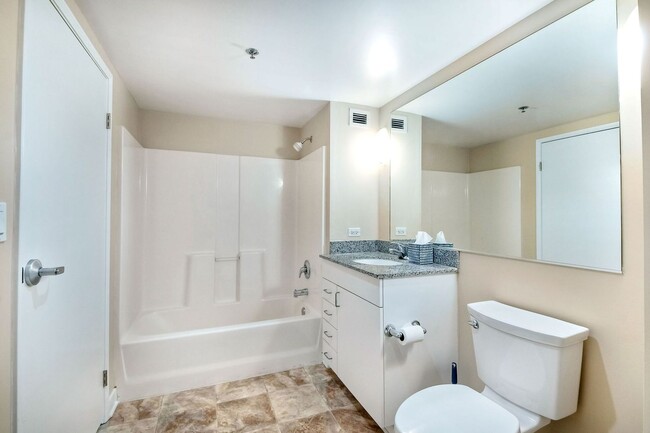 Building Photo - Condo - Heart of Downtown San Diego