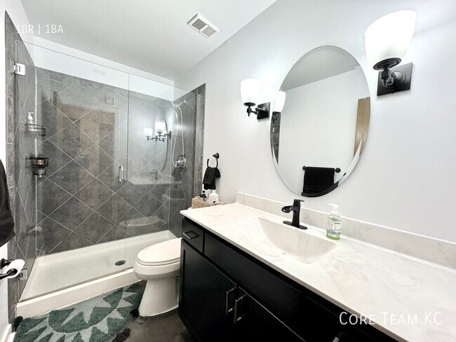 Building Photo - 408 W 8th St