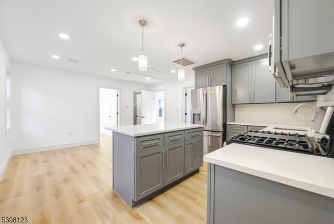 Building Photo - 169 New St