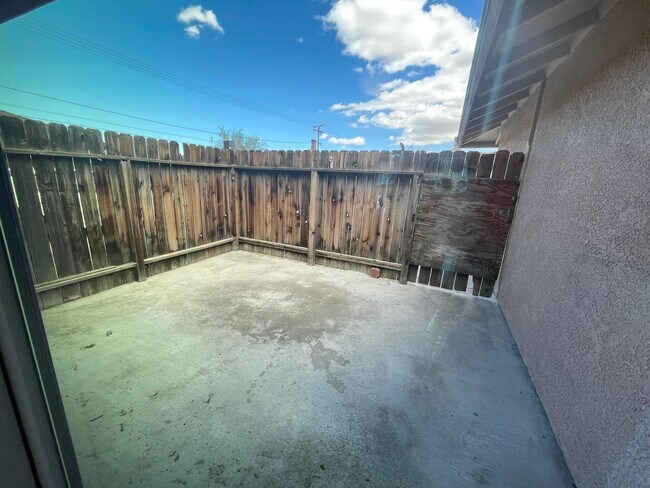 Building Photo - 0484