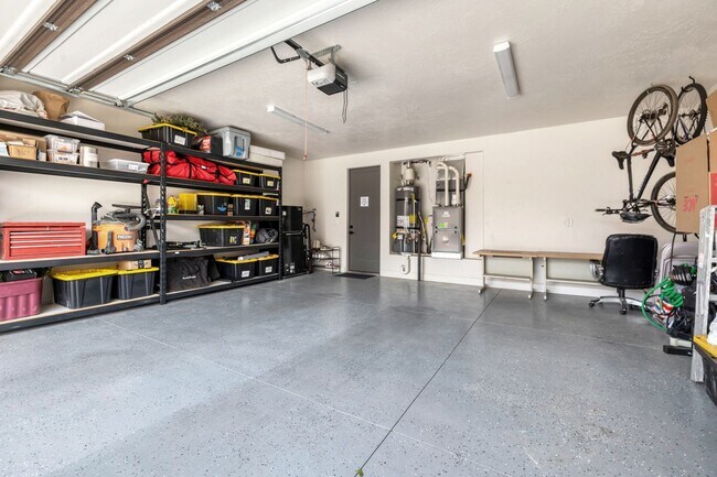 Building Photo - Lovely, Modern Townhome in Scenic Ivins