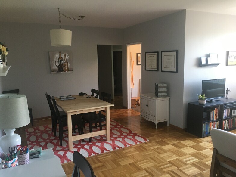 Dining Area - 4200 Cathedral Ave NW