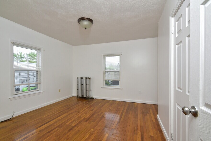 Building Photo - 43 Rosseter St