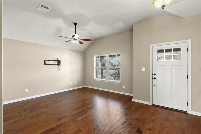 Building Photo - 2913 Consuelo Wy