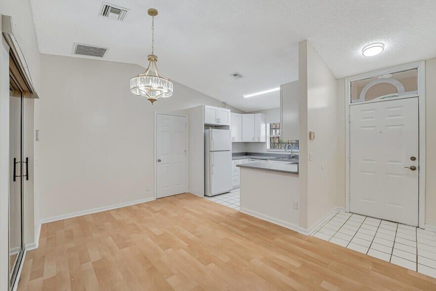 Building Photo - 13730 Sunflower Ct