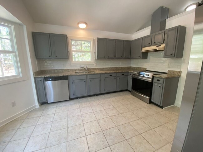Building Photo - Charming Bungalow in Youngsville