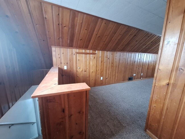 Building Photo - Charming 3 bedroom bungalow freshly updated