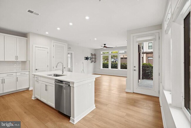 Building Photo - 1675 Bandit Loop