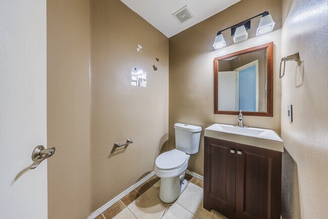 Building Photo - 627 Regal Hollow Ln