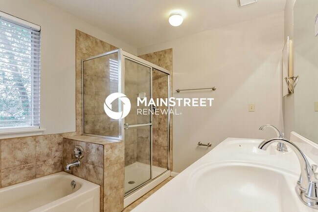 Building Photo - 4 Bedroom Pet-Friendly Home in Florissant,...