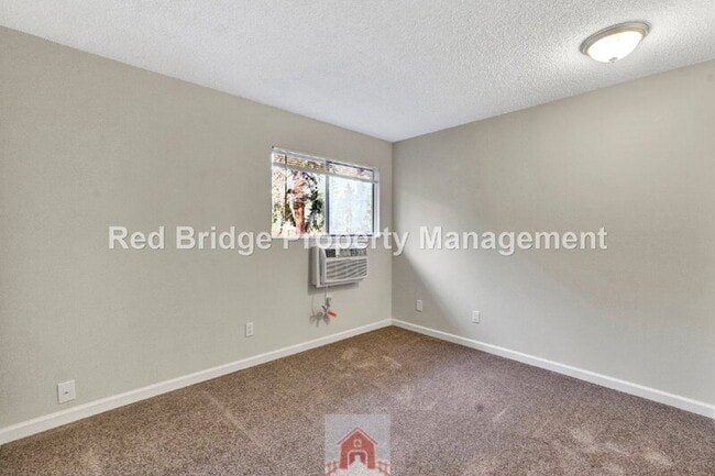 Building Photo - 17036 NE Oregon St