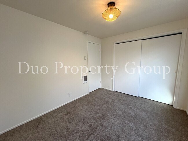 Building Photo - 2035 Harvard Dr