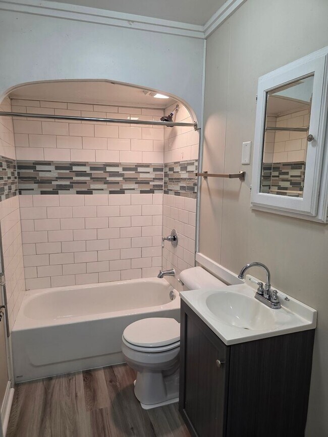 Building Photo - 2-Bedroom, 1-Bathroom Home with Basement – $1,100/Month | Accepting Section 8