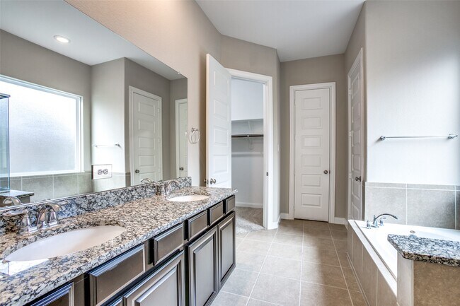 Building Photo - 22503 Miramar Bend Dr