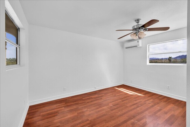 Building Photo - 2 Bedroom Home on 1.8 Acre Lot