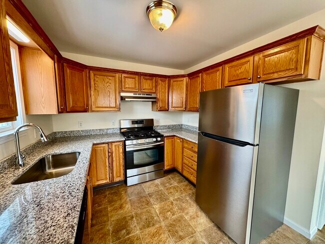 Building Photo - 7 J St