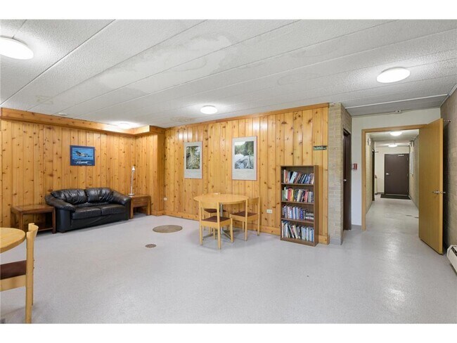 Building Photo - 4029-4014 14th Ave S