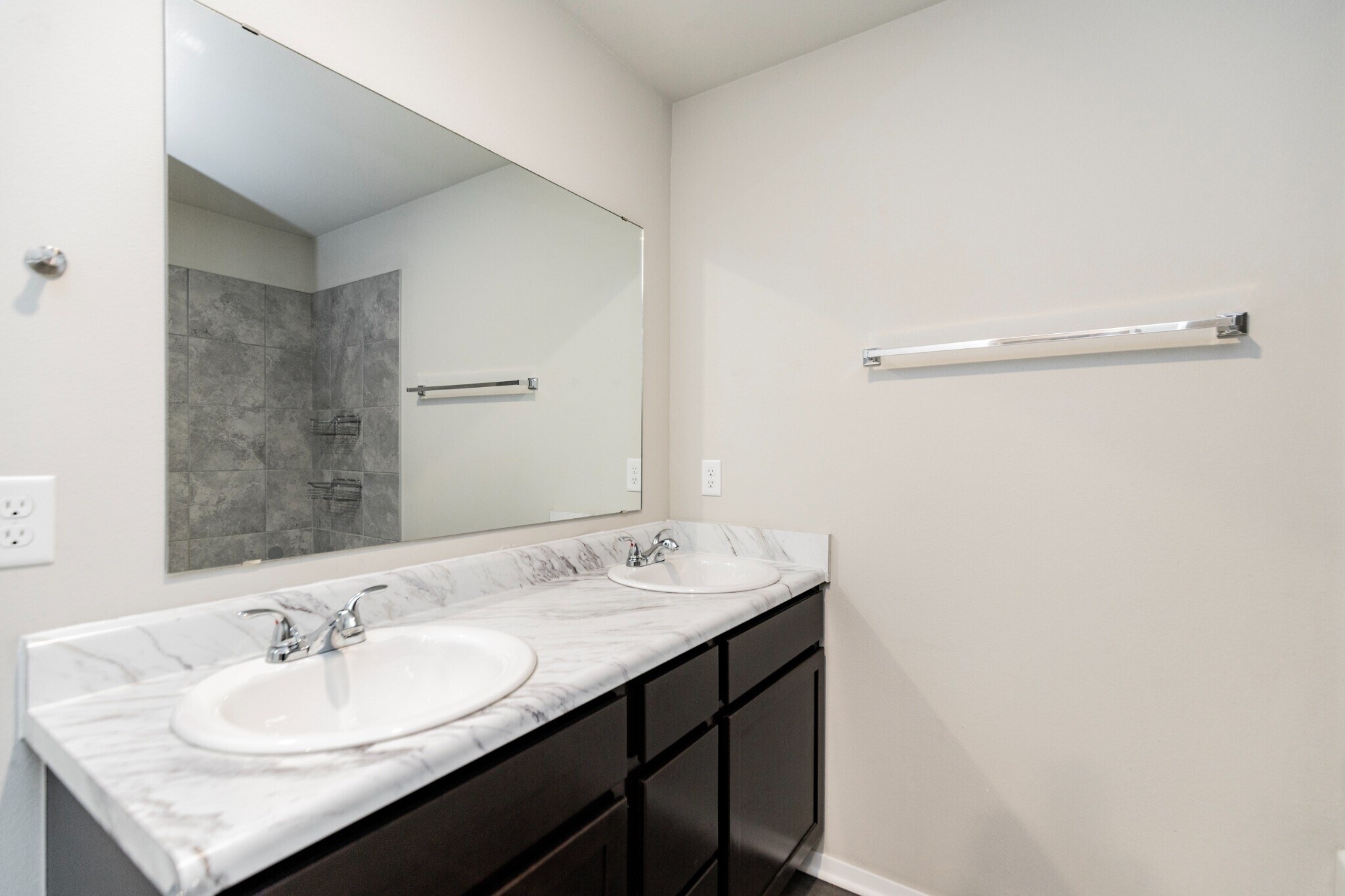 Master Jack & Jill - 3707 S 1st Pl