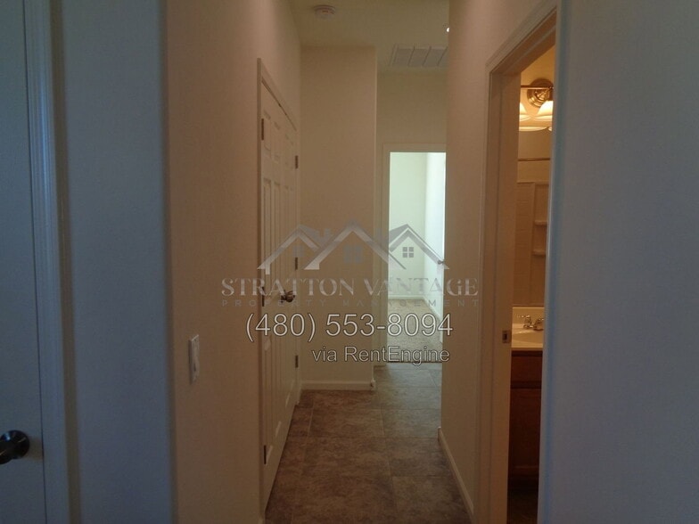 Building Photo - 13004 W Fleetwood Ln