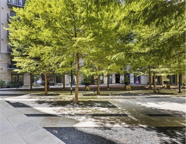 Building Photo - 117 1/2 Sandra Muraida Way