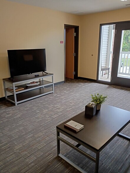 Building Photo - 1695 N Lexington-Springmill Rd