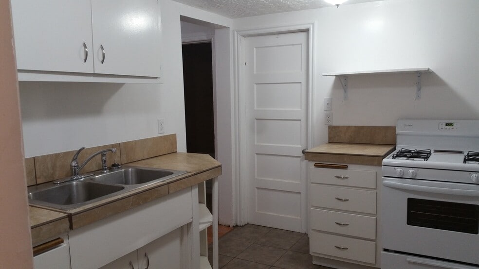 Building Photo - 992 S 500 W, Downstairs B