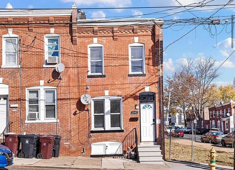 Building Photo - 1301 Lancaster Ave