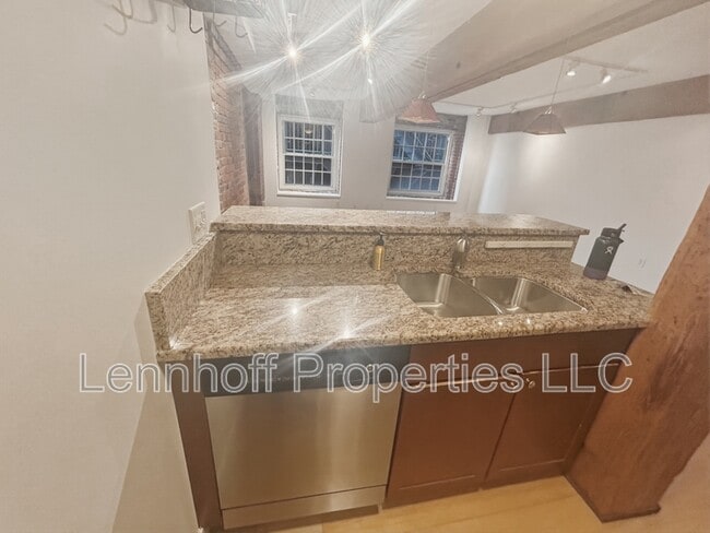 Building Photo - 240 Jackson St