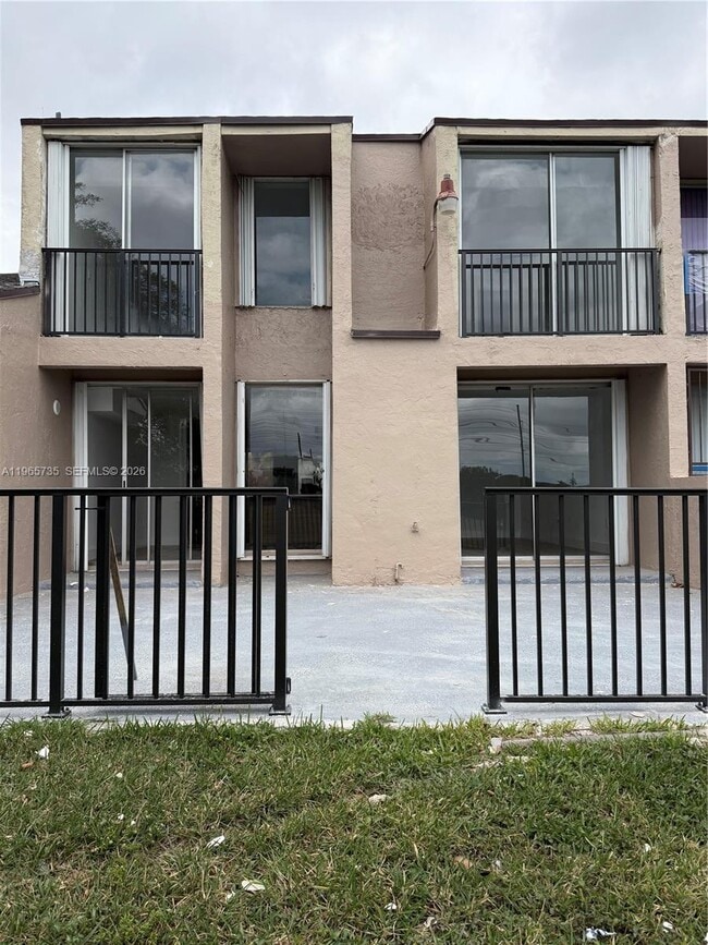 Building Photo - 9175 Fontainebleau Blvd