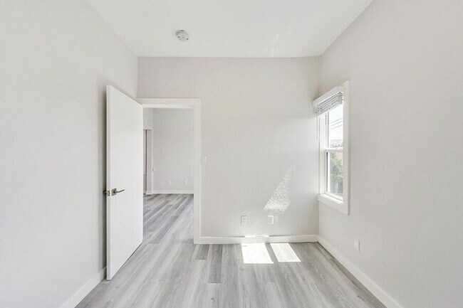 Building Photo - 1707 36th Ave