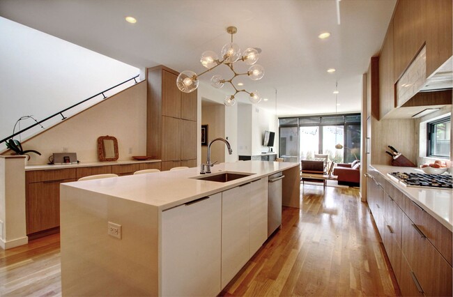 Building Photo - Luxury Living in the heart of Platte Park,...