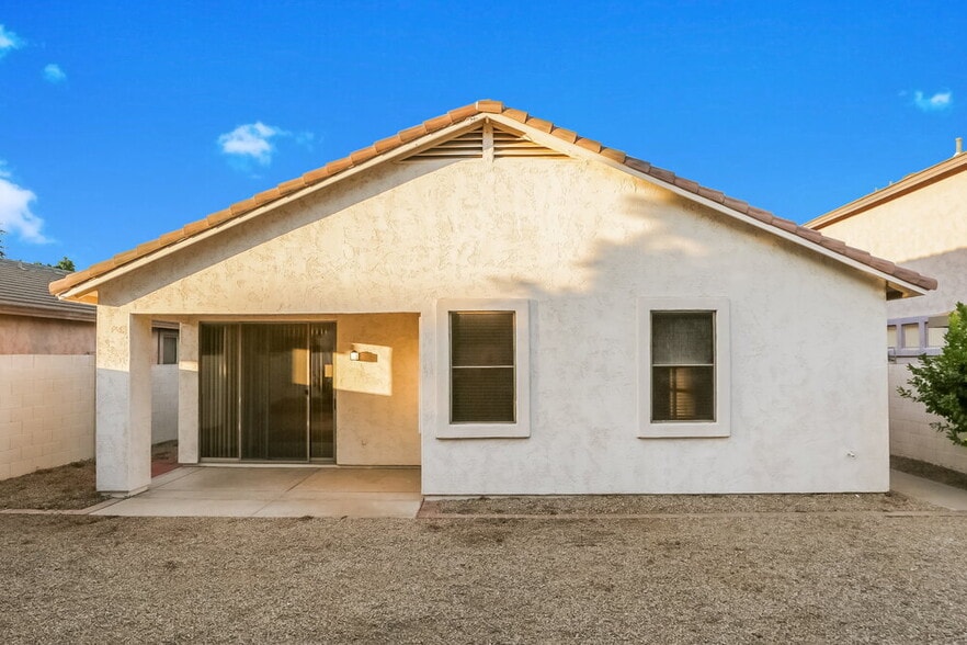 Building Photo - 2427 E Glass Ln