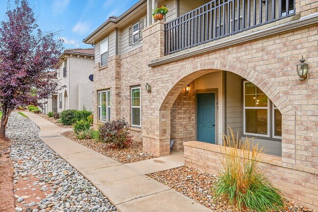 Building Photo - $2,350 - 2 Bed, 2 Bath Condo in Aurora wit...