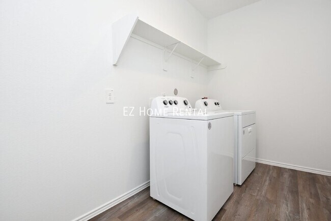 Building Photo - 24311 Saddlestone Green Dr