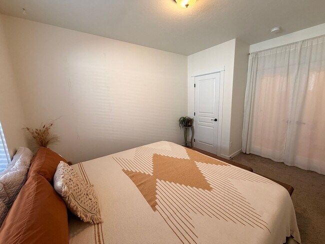 Building Photo - 3 Bed/2 Bath Single Level Home in Sisters! - Backs Up to Deschutes National Forest