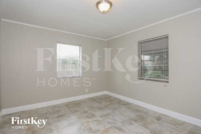 Building Photo - 360 NW 35th Ct