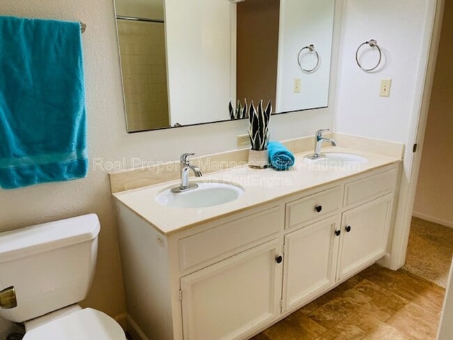 Building Photo - 1055 W Fremont Ave