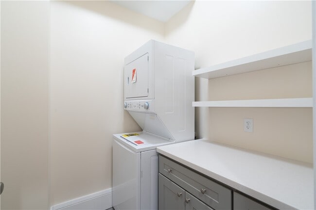 Building Photo - 178 Main St