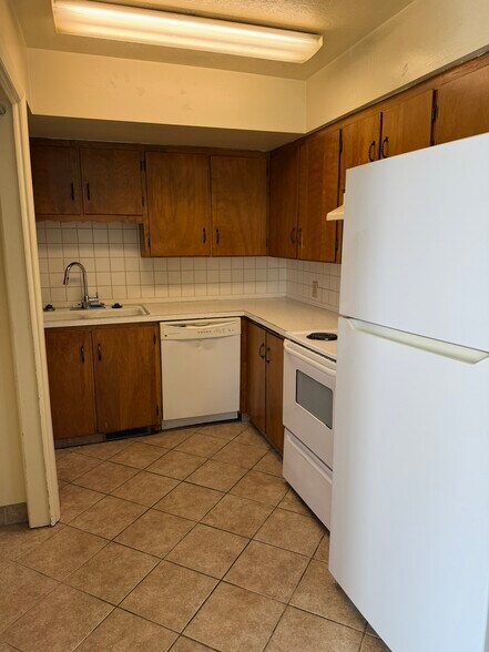 Building Photo - 70 W 700 N