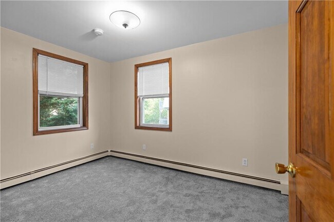 Building Photo - 5-25 Channing St