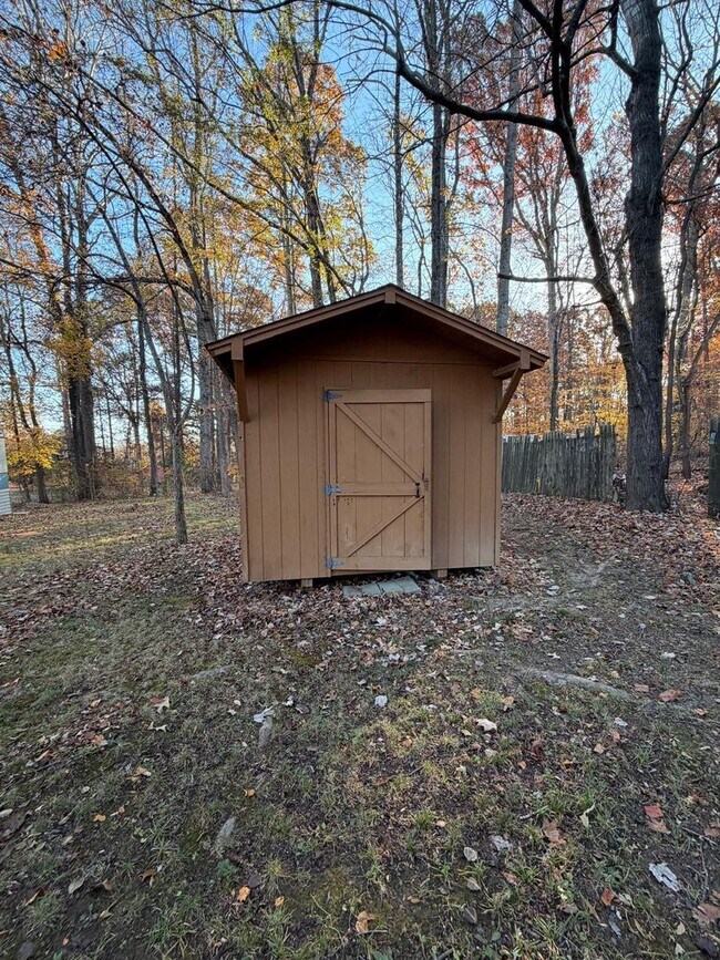 Building Photo - AVAILABLE NOW!