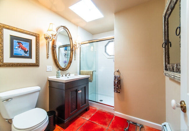 Building Photo - 558 N Roast Meat Hill Rd